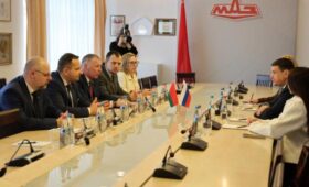 Делегация Республики Коми посетила МАЗ: гости интересовались дорожными машинами и автобусами