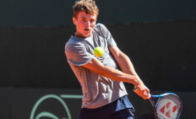 Остапенков уступил в четвертьфинале теннисного турнира в Шымкенте