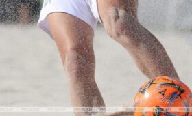 Сборная Беларуси по пляжному футболу победила азербайджанцев в первом спарринге