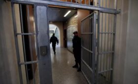 Во Франции из-за переполненности тюрем охранники устроили крупную забастовку | Новости Беларуси | БелТА