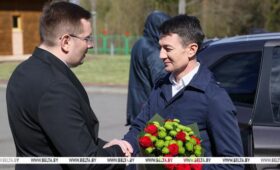 Могут выдохнуть и расслабиться, они — дома. Возвращенных с польской стороны тепло встретили на белорусской территории 