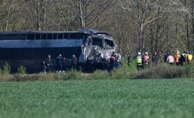 Во Франции скоростной поезд столкнулся с военным грузовиком, около 30 человек пострадали  | Новости Беларуси | БелТА