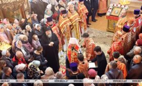 Митрополит Вениамин возглавил литургию в храме, перенесенном в Гомель из зоны отселения