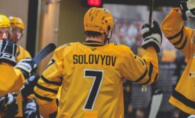 Защитник «Питтсбурга» Соловьев дебютировал в плей-офф НХЛ