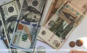 Белорусский рубль на торгах 30 апреля ослаб к основным валютам