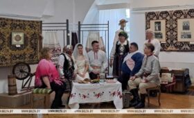 Уникальный свадебный обряд «Сыра» провели в Художественном музее в Бресте 