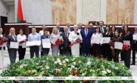 «Вы выстраиваете открытый диалог между обществом и властью». Сотрудников СМИ наградили в Палате представителей