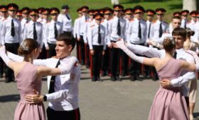 «Здесь ковался ваш характер». В специализированных лицеях МВД прошли последние звонки 