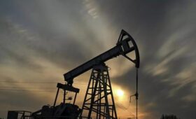 Цена нефти Brent на ICE опускалась ниже $102 за баррель впервые с 11 мая | Новости Беларуси | БелТА