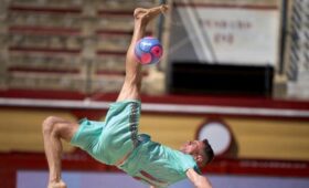 Белорусы уступили португальцам в Евролиге по пляжному футболу