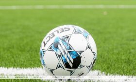 Первый финалист футбольной Лиги чемпионов определится в Лондоне