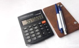 Средняя зарплата в Беларуси в апреле составила 2952,9 рубля