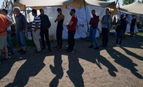 В Нидерландах оставляют беженцев ночевать на улице из-за переполненности центров приема | Новости Беларуси | БелТА