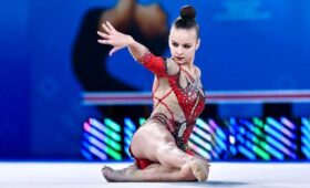 Гимнастка Веренич завоевала серебро в программе с булавами на Кубке Европы в Баку