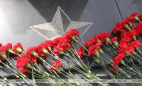 «Символ общей памяти». Представители стран СНГ почтили подвиг советского народа на Аллее Дружбы в Минске