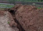 Жителя Ляховичей засыпало грунтом в траншее, от полученных травм он погиб