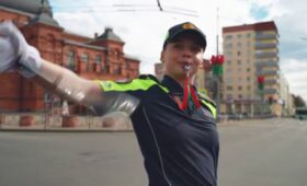 «Даже самые наглые не оставались равнодушными». Как восприняли эксперимент ГАИ с регулировщицами