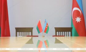 Сергеенко отметил роль парламентариев в развитии экономических и гуманитарных контактов Минска и Баку