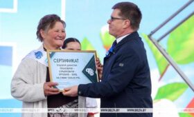 «Почти все дети работают». Династия Аллы Пранович с общим стажем 338 лет приехала на праздник в Минск