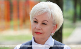 Совместные ужины, диалог поколений. Костевич о культуре семейного разговора 