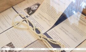В минском Купаловском театре открылась экспозиция архивных документов о судьбах великих актрис 