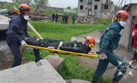 С учетом международного опыта. Сводный отряд МЧС проводит учения по спасению пострадавших в землетрясениях