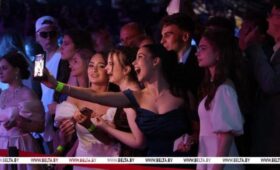 Ярко и красочно в Беларуси прошли выпускные вечера