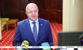 Жук на Форуме молодых литераторов: важно создать сообщество творческих людей
