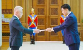Посол Беларуси вручил верительные грамоты президенту Монголии