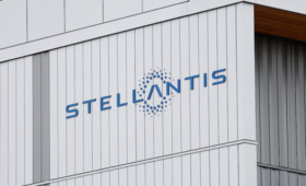 Автоконцерн Stellantis отзывает более 1,3 млн автомобилей Jeep по всему миру из-за риска возгорания
 | Новости Беларуси | БелТА