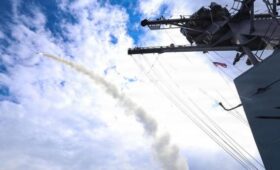 США начали наносить удары по Ирану из-за сбитого над Ормузским проливом вертолета Apache  | Новости Беларуси | БелТА