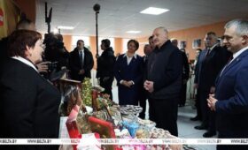 Вафельные батончики, которыми угощали Лукашенко: рассказываем секрет популярного лакомства
