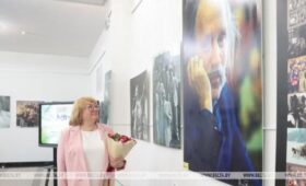 Дочь Владимира Мулявина представила уникальные экспонаты «Песняров» на фестивале в Молодечно