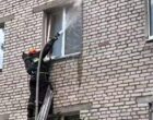 Работники МЧС спасли мужчину из горящей квартиры в Кричеве 