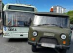 В Минске на проспекте Пушкина автомобиль УАЗ столкнулся с троллейбусом