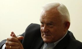 Экс-премьер Польши: Киеву стоит вернуть Варшаве не ордена, а оружие и военную технику
 | Новости Беларуси | БелТА