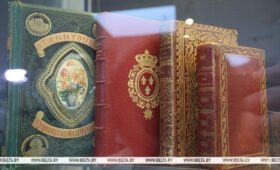 Арт-книги, раритетные и довоенные издания. Что представили на выставке к 20-летию здания НББ