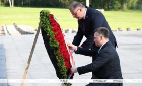 Главы верховных судов Беларуси и России отдали дань памяти жертвам геноцида белорусского народа