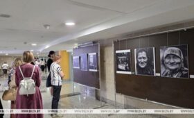 Боль, застывшая в лицах: выставка «Нарочанские вдовы» открылась в Национальной библиотеке 